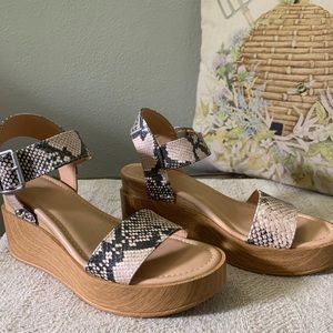 Universal Threads Snake Skin Strap Platform Sandals - /size 8